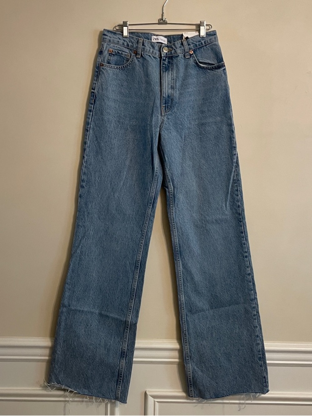 ZARA High Rise Wide Leg Jeans Size 6 Light Wash Length Raw Hem 6045/226  NWT